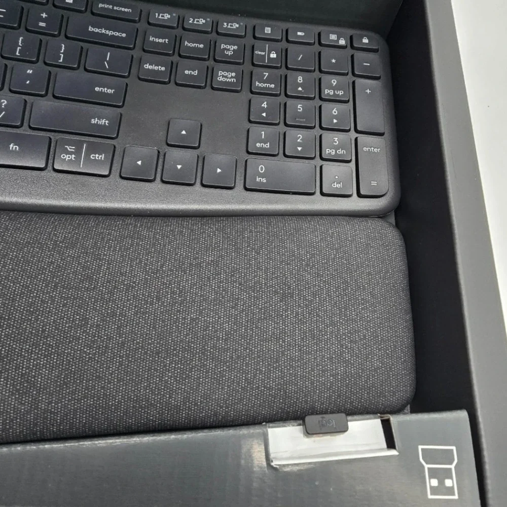 Logitech‎ K860 Wireless Bluetooth Ergonomic Keyboard Split Design PC Mac Black